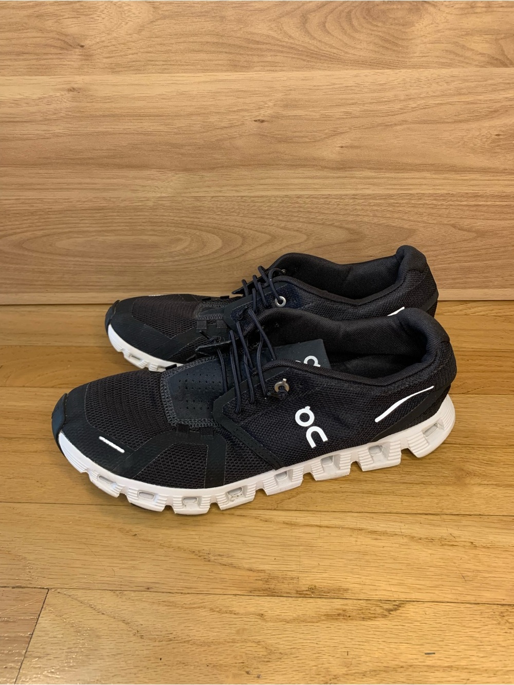 On Cloud 5 Black & White Women's Running Shoes - Size 10